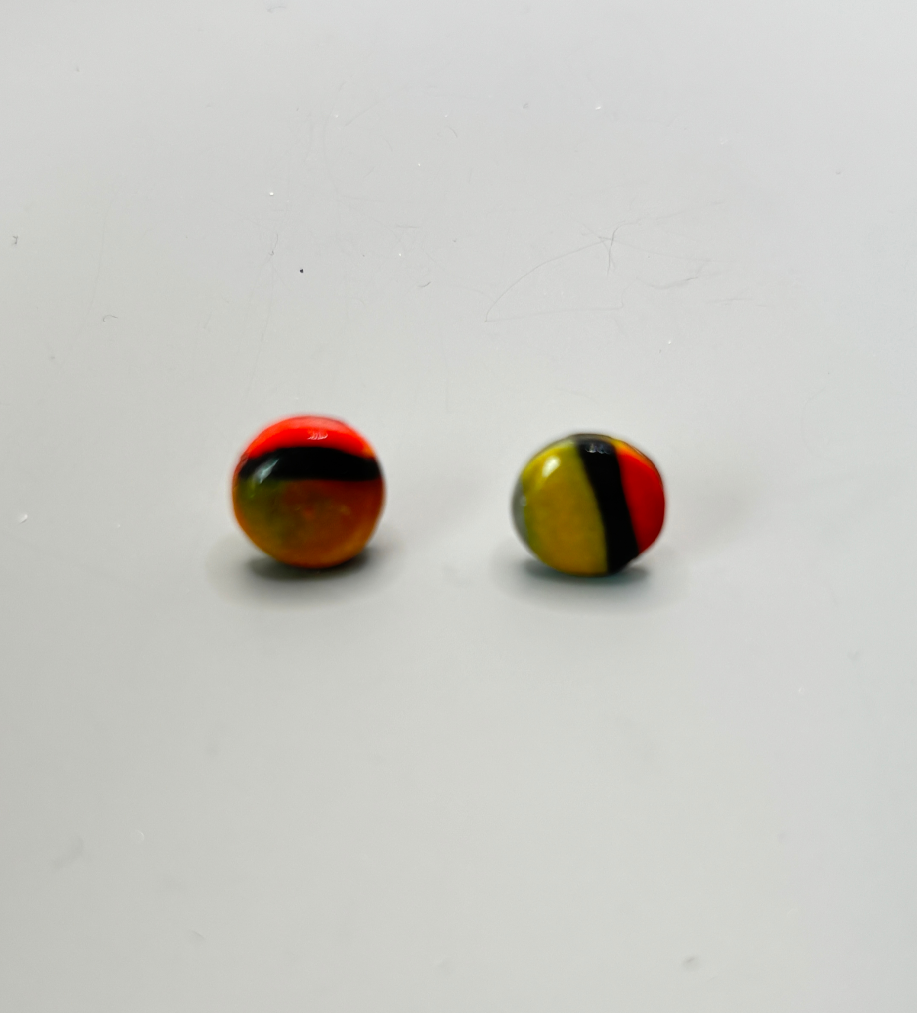 Boucles d'oreilles puce ronde ligne noirePC49